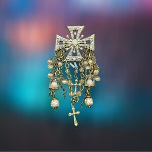 Elegant Gold and Pearl Cross Brooch
